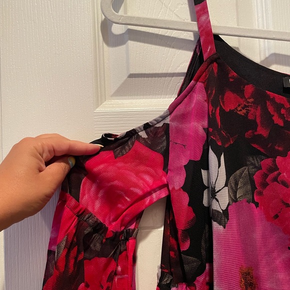 Cold shoulder floral shirt - Picture 2 of 5